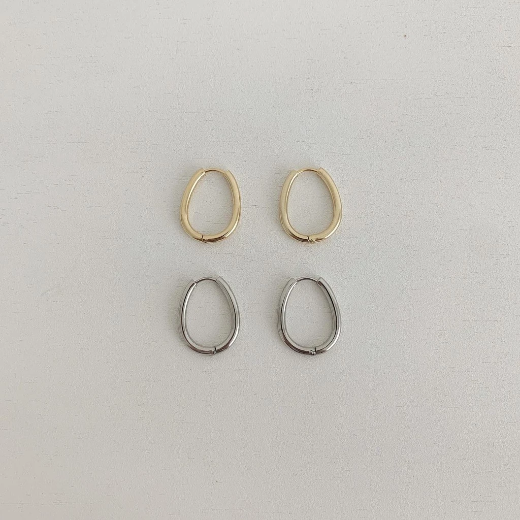 A.piece ต่างหูห่วง [silver 925 post] Oval Hoops