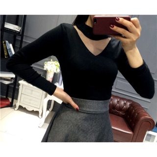 *พร้อมส่ง* JU5882 เสื้อแขนยาว แต่งคอ sexy สีดำ