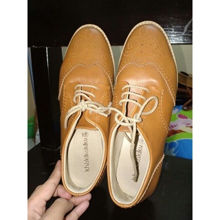 Louise brown oxford -.khakikhu preloved