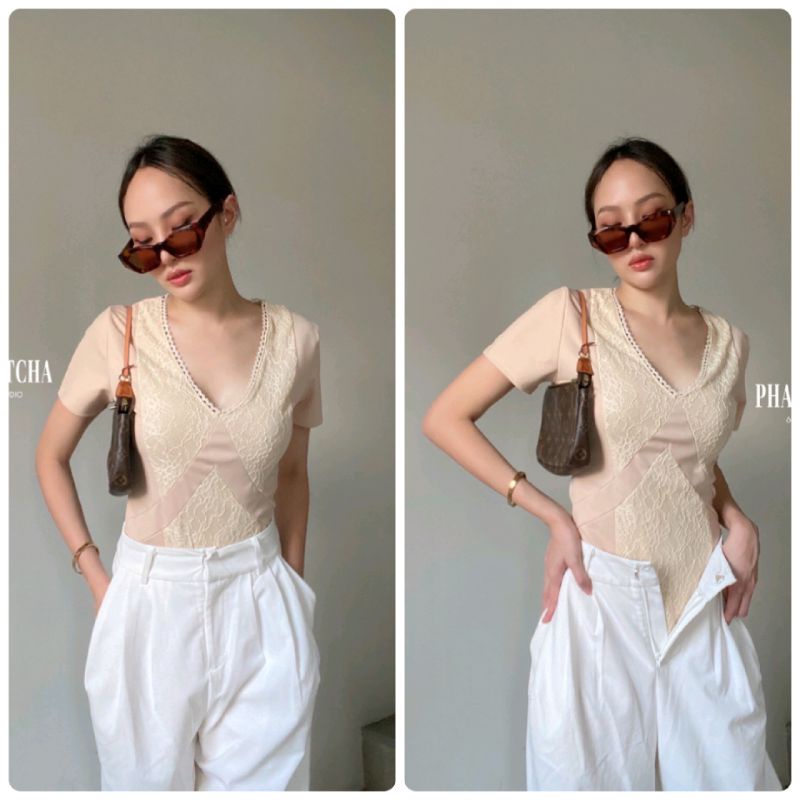 บอดี้สูทแขนสั้น คอวีโชว์เนินกรุบ ต่อผ้าลูกไม้ลวดลายสวยงาม แต่งซับในแมทช์ตัวเสื้อ งานสวมใส่ง่ายมีซิปหลัง งานดีมากกก