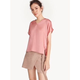 เสื้อ Pomelo ไซส์ M สีแดงอ่อน เนื้อเงาแบบซาติน มีผ่าข้างด้านล่าง ของใหม่ซักเก็บ