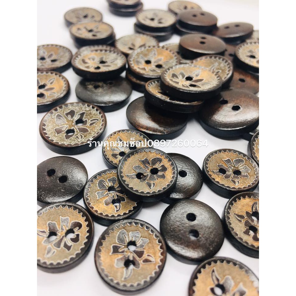 กระดุมไม้ลายโค้งสีน้ำตาลเข้ม 10 ชิ้น 2.5cm
