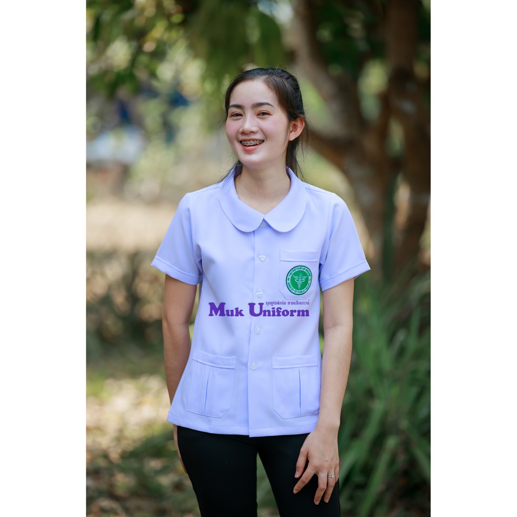 ( Live 11.30 - 13.00 น.ทุกวัน ) เสื้อกาวน์ขาว แขนสั้น คอบัว ผ้าวาเลนติโน่ ตรากระทรวงสาธารณสุข มุกยูนิฟอร์ม