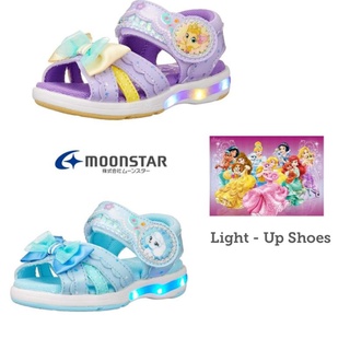 รองเท้าเด็ก Moonstar จากญี่ปุ่น : Disney Princess palces Pet  Light Up Sandals