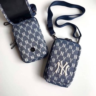 กระเป๋าสะพายข้าง ใส่มือถือMLB JACQUARD MONOGRAM NECK POUCH NEW YORK YANKEES