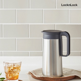 เหยือกน้ำสแตนเลสมีหูจับ แบรนด์ LocknLock Stainless Steel Jug ความจุ 1.4 L. รุ่น LHC7002SLV สีเงิน