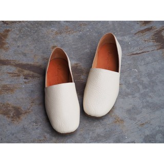 Belle flats by Korapinbagbkk รองเท้าแบบสวม หนังแท้