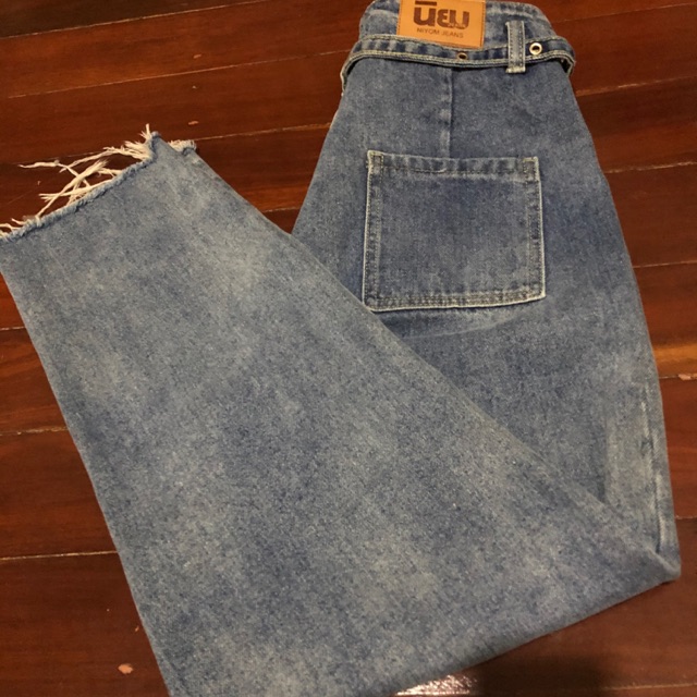 กางเกงยีนส์เอวสูง ยี่ห้อ NIYOM JEAN ( นิยมยีนส์ )