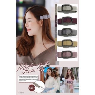 ส่งต่อ FLAT2112 💯📌 Used once 
MADEMOISELLE HAIR CLIP 
กิ๊บผมผ้า velvet satin คิ้วท์ๆแบบคุณหนู มาในขนาดที่สวยเด่นเรียกไ