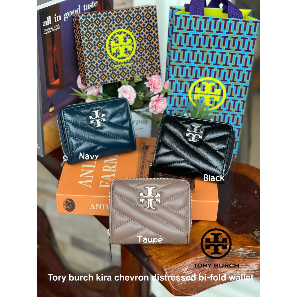 กระเป๋าสตางค์ใบสั้น ของแท้ พร้องกล่อง Tory burch kira chevron distressed bi-fold wallet