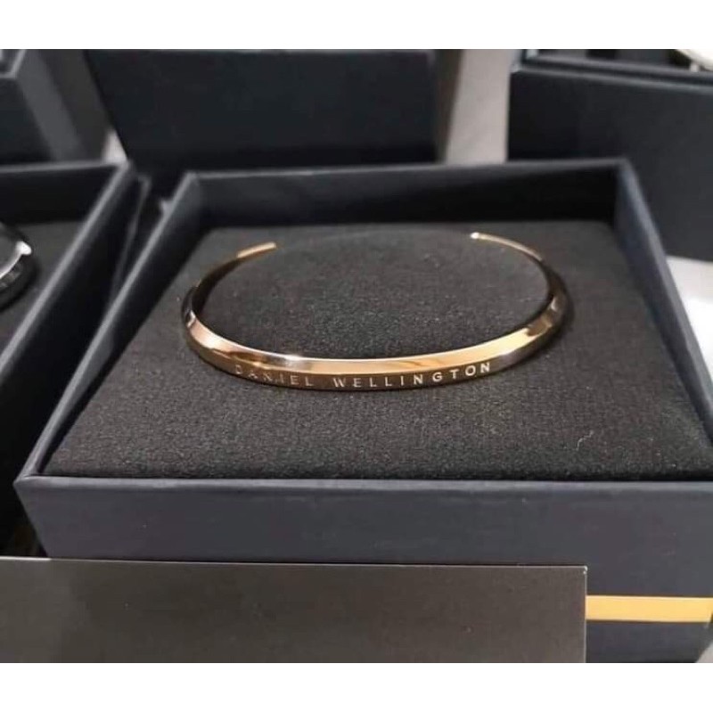 sale ‼️ กำไล Daniel wellington ของแท้ 100%