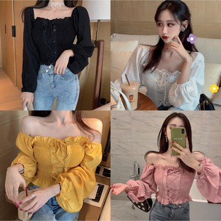 🌷พร้อมจัดส่ง🌷 เสื้อยืดคอเหลี่ยม เปิดไหล่ แขนยาว แต่งสม็อคทั้งตัว ดีเทลมีเชือกผูกโบว์ช่วงหน้าอกสวย