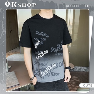 QKshop ✨🖤 หนุ่มๆห้ามพลาดเลยนะ รุ่นนี้บอกเลยว่าเด็ด กับเสื้อยืดสกรีนลายอักษรภาษาอังกฤษแบบไล่เฉดสี คือดืออออ🧔🏻