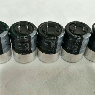 Capacitor 2200UF35V ELNA สีดำ125C3ขาสั้นจากโรงงานขนาด17x27mmคาปาซิเตอร์ค่าความจุเต็ม100%ขาย5ชิ้น60บ.