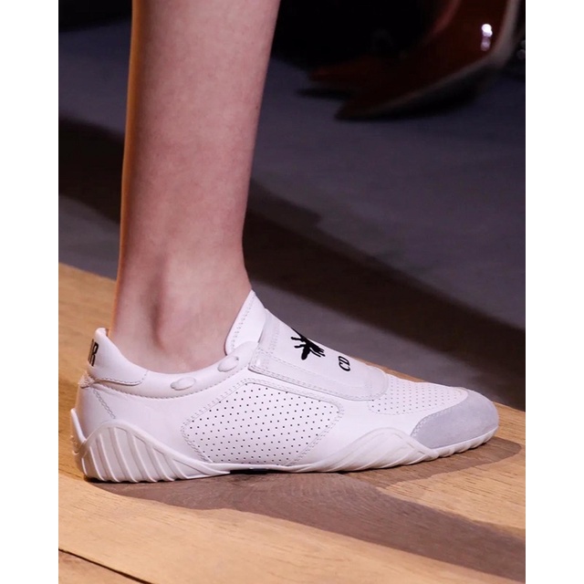 Christian dior (Slip on D BEE Perforated Leather Sneakers)