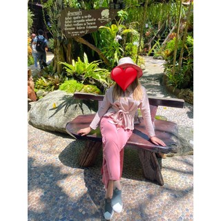 เสื้อผ้าแฟชั่น สีเบจ hof store ซื้อมา 590฿