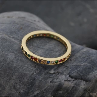 สีสัน Cubic Zirconia Eternity Band แหวนบาง Skinny Birthstone สีรุ ้ งรอบวงกลมแหวนนิ ้ ว
