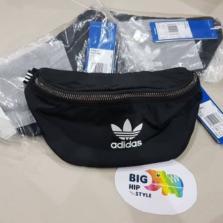 🌈พร้อมส่ง🌈 
Adidas waist bag สีดำ mini