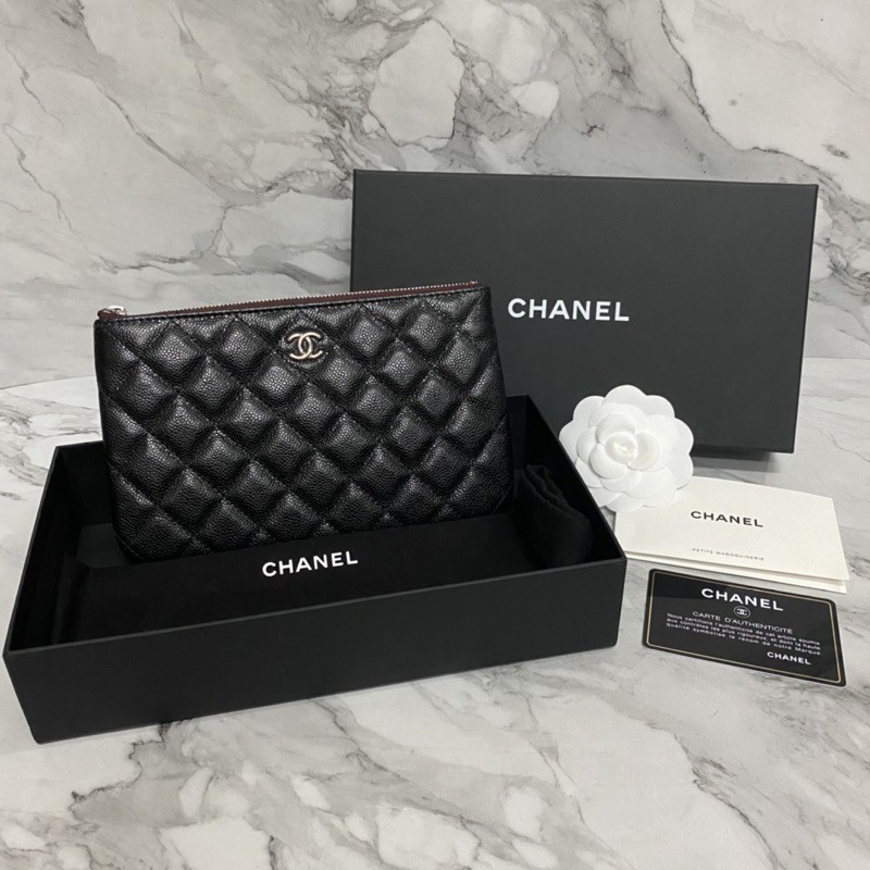 Chanel o case 8” black caviar shw holo30