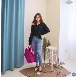 เสื้อแขนยาวคอวีเปิดไหล่