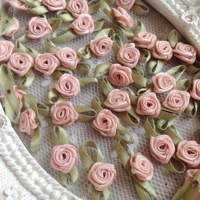 แผ่นผ้าซาติน ลายดอกกุหลาบ ขนาดเล็ก แฮนด์เมด DIY สําหรับตกแต่งงานแต่งงาน 100 ชิ้น