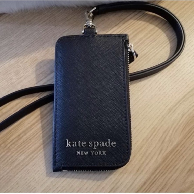 🎀 คล้องบัตร สีดำ WLRU6087 Kate Spade cameron card case lanyard