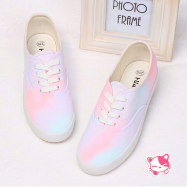 อันดับหนึ่ง 95+ ภาพพื้นหลัง รองเท้า ผ้าใบ สี พาส เท ล ความละเอียด 2k, 4k