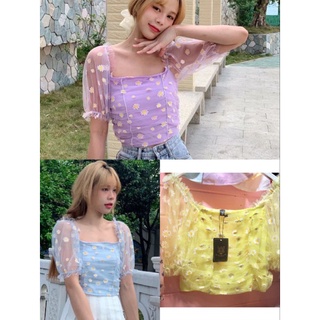 เสื้อครอปเปิดไหล่ แขนตุ๊กตา 🌸Daisy Screen Croptop🌸