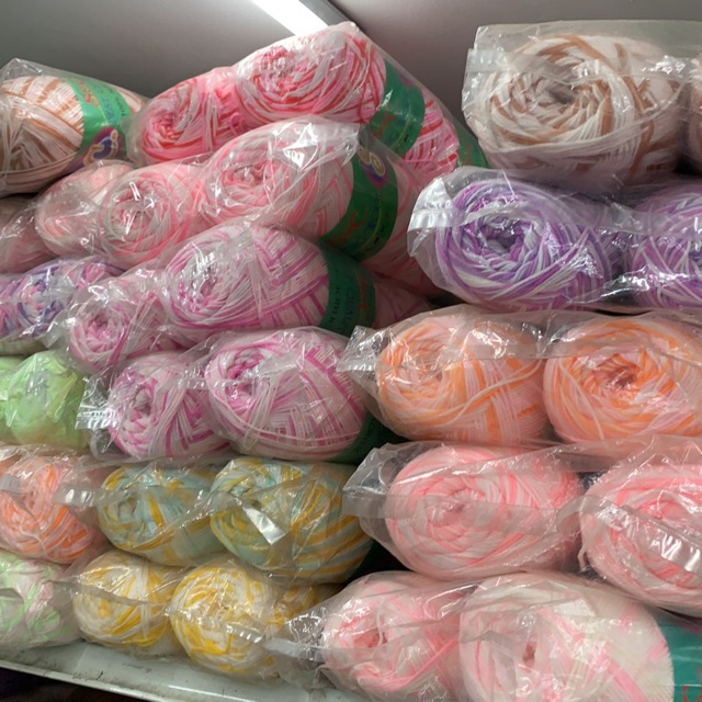 (แพ็คนึงมี 4 กลุ่ม) ไหมพรม S&C(สีเหลือบ)เส้นเล็ก เนื้อนุ่ม สีสวย ถักง่าย (ขายยกแพ็ค)มีสีให้เลือก(ราคาถูกสุดคุ้ม)(หน้า 2)