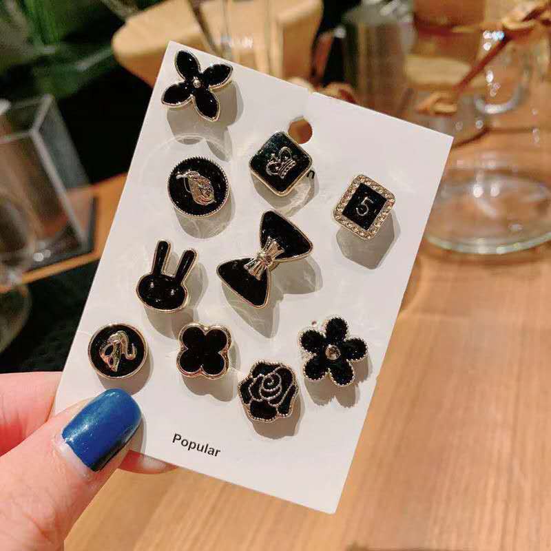 1pc_เข็มกลัดโลหะผสมสีดำรูปแบบต่างๆสามารถปรับขอบเสื้อผู้หญิงตอนหน้าอกได้. 