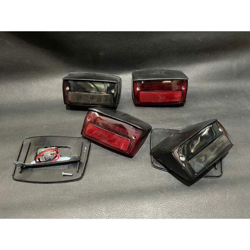 LOKAL MERAH โคมหลัง vespa bosata racer ท้องถิ่นครบชุด เพียงติดตั้งรายละเอียด สอบถามสต๊อกสินค้าก่อนรายการ มีควันและสีแดง ทักแชทตอนสั่งซื้อนะคะ ขายส่งปลีก ราคา ถูกที่สุด ดีลบีเคเค
