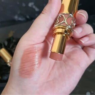 YSL Rouge Volupte Shine 123 สีสวยมากกก😍 สีนี้มีความนู้ดอมน้ำตาลอ่อนๆ มีกลิตเตอร์ประกายทองผสมนิดเพิ่มความวิบวัป ใจละลาย♥️