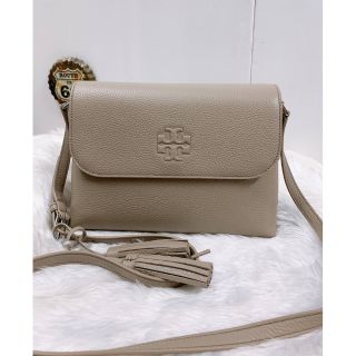 สี French Gray

TORY BURCH Thea Leather Messenger Bag