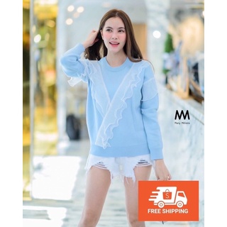 MM-WHITE RUFFLE KNIT TOP เสื้อไหมพรมคอกลมแขนยาว แต่งลูกไม้ระบายสีขาวด้านหน้าและช่วงแขน เอวจั้ม เนื้อผ้าเป็นไหมถักแน่น