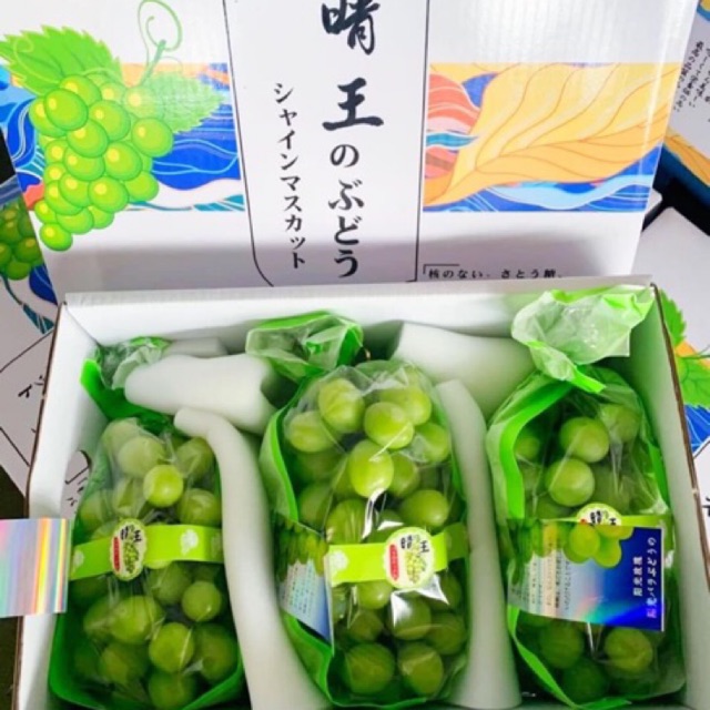 องุ่นไชน์ มัสคัต  Shine Muscat Primium grade