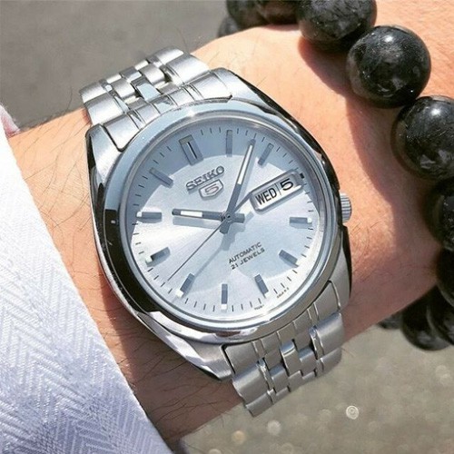 Seiko 5 Sport Automatic นาฬิกาข้อมือผู้ชาย สายแตนเลส สีเงิน  รุ่น SNK355K,SNK355K1,SNK369K,SNKL75K1