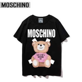 Moschino เสื้อยืด คอกลม แขนสั้น พิมพ์ลายหมี แฟชั่นคู่รัก สําหรับผู้ชาย และผู้หญิง