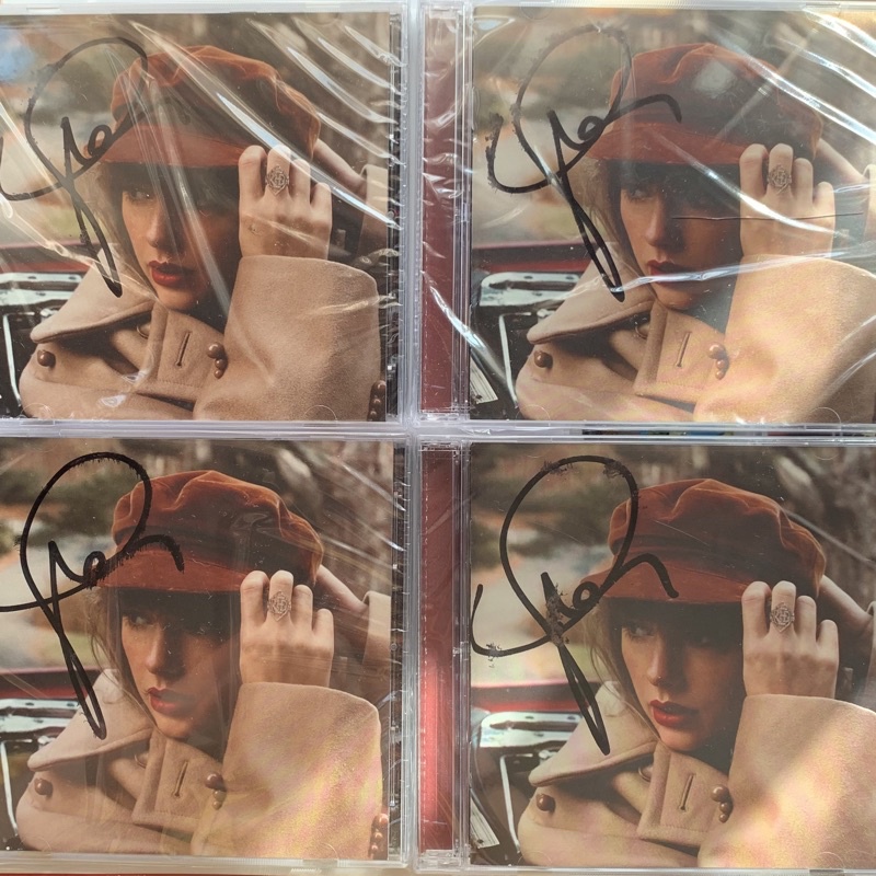 ( พร้อมส่ง ) Taylor Swift RED (Taylor’s version) Signed CD