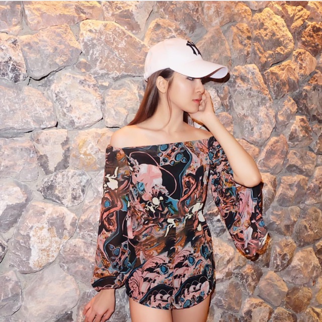 จั้มสูท ปาดไหล่ มีซับในในตัว ใส่ได้2 แบบค่า  ซื้อมาแล้วใส่ไม่ได้คะ  sheryabrand