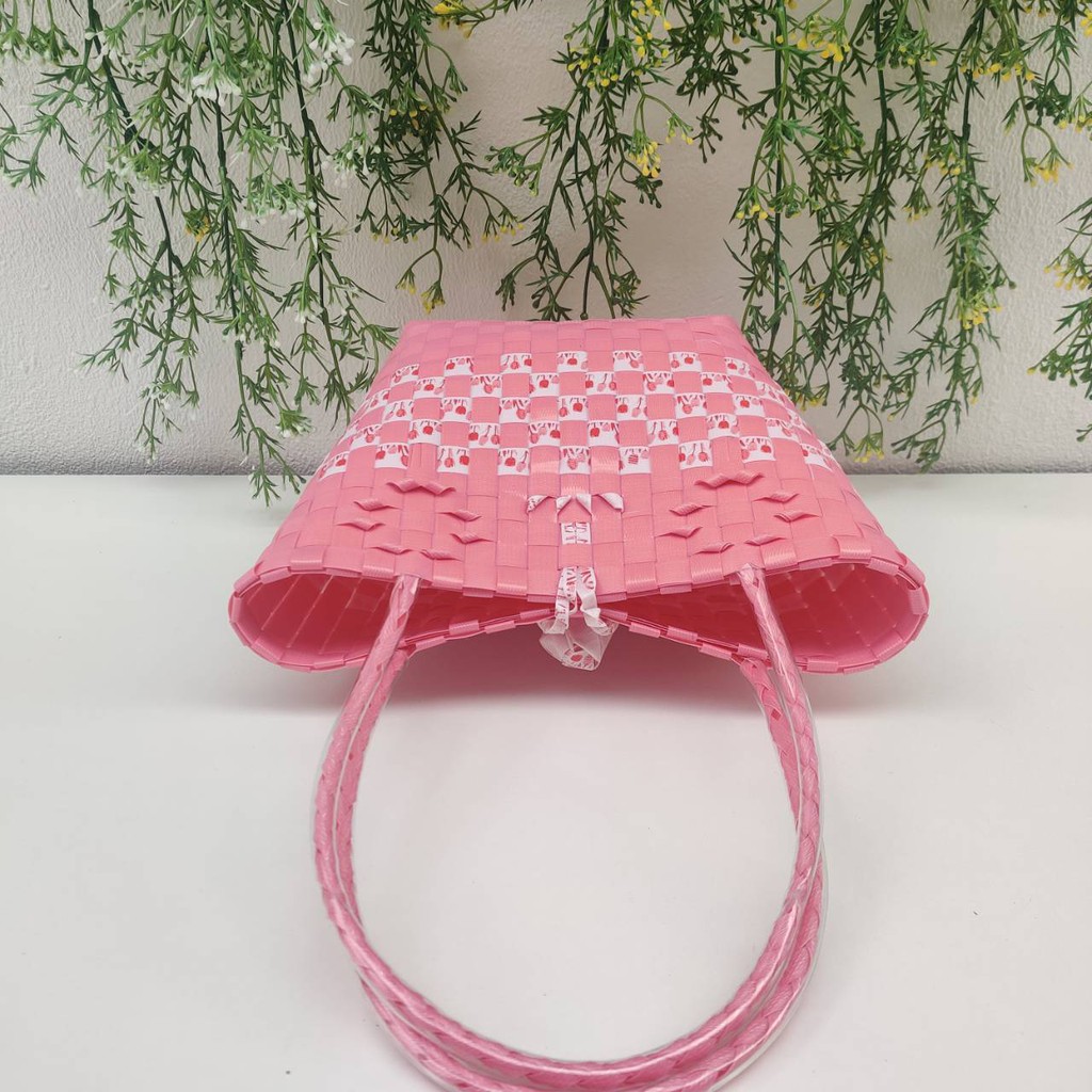 กระเป๋าสะพายผู้หญิง OTOP ขนาด กว้าง12ยาว20สูง20 CM รุ่นจิ๋วแต่แจ๋วขอบปากกระเป๋า