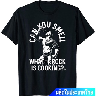 เสื้อยืดผ้าฝ้ายพิมพ์ลายแฟชั่น มวยปล้ำอาชีพ มวย มวยปล้ำลีก อเมริกา WWE Can You Smell What The Rock Is Cooking T-Shirt คอก