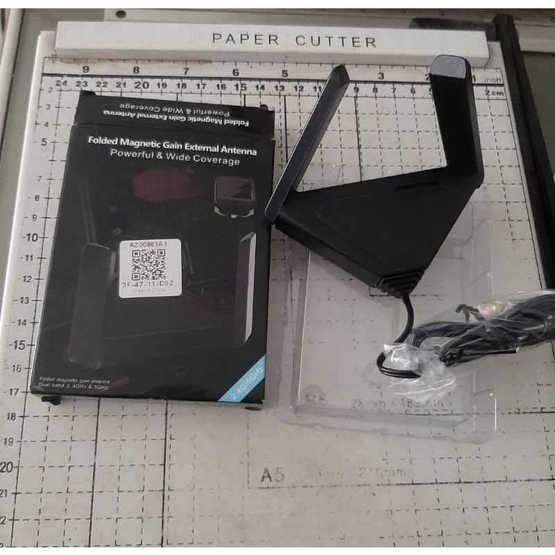 Folded magnetic gain external antenna