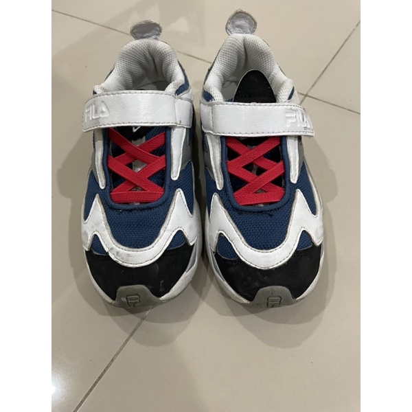 filaรองเท้าลำลองเด็กfila