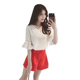 มาใหม่!! เสื้อแฟชั่น คอวีแต่งสายไขว้ แขนสั้นผ้าต่อระบาย 9321