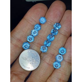 Blue Topaz ดอกไม้ งานแกะสลักด้วยมือ หน้ากว้างขนาด 7 มิล น้ำหนักเม็ดละประมาณ 1.30 กะรัต ( เม็ดละ 499 บาทค่ะ )