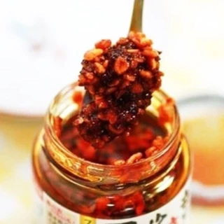 MOMOYA TABERU LAYU 110G (11844) น้ำมันพริกผสมกระเทียมกรอบ JAPANESE CHILI PASTE น้ำมันลายุ