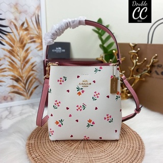 Sale! ลายหัวใจสินค้าปกติราคานี้มี 1 ใบ ด่วนจ้าา (แท้ 💯%‼ Factory) SMALL TOWN BUCKET BAG WITH HEART PETAL PRINT