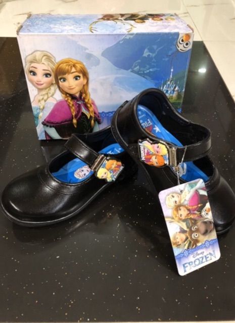 รองเท้าหนังดำ FROZEN ตัวล๊อก CF-111