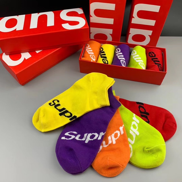 ถุงเท้า Supreme ( สีสด )🎉  ได้ทั้งกล่อง 5 คู่จ้า 🎁 สินค้าถ่ายเองจากงานจริงจ้า 📸