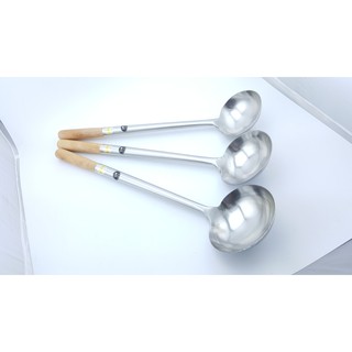 กระบวยสแตนเลส ด้ามไม้หนาพิเศษ Stainless steel ladle Extra thick wooden handle กระบวยตักน้ำซุป แข็งแรง ทนทาน สินค้าคุณภาพ